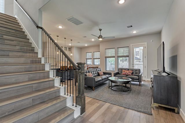 2 Honeycomb Ridge Place, The Woodlands, TX 77380