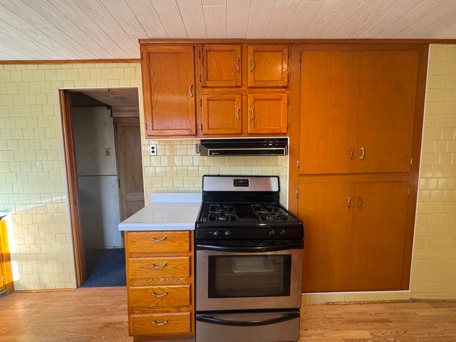 198 W Burlington Street, Riverside, IL 60546