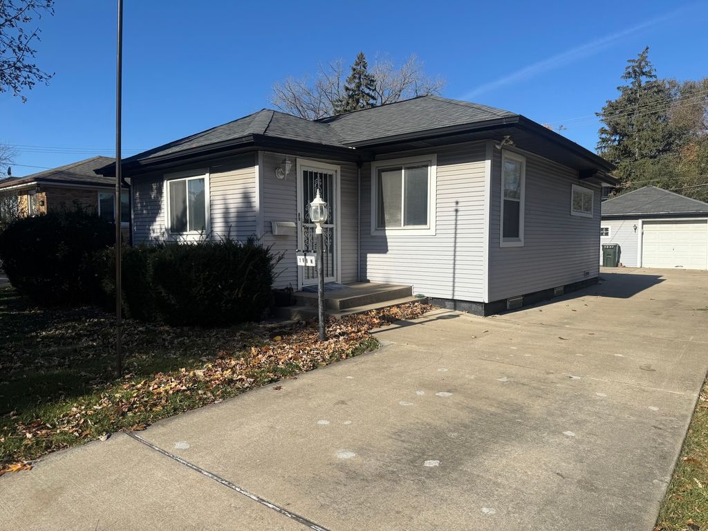 198 W Burlington Street, Riverside, IL 60546