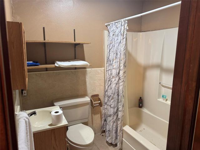 137 N Kowald LN, New Braunfels, TX 78130