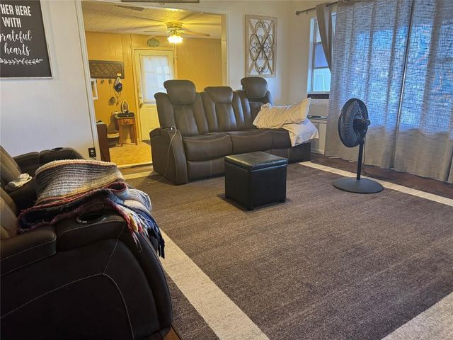 137 N Kowald LN, New Braunfels, TX 78130