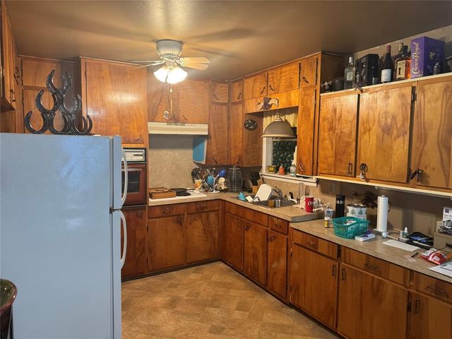 137 N Kowald LN, New Braunfels, TX 78130