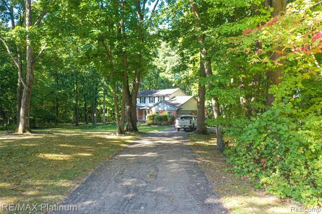 6567 Heaven Drive, Howell, MI 48855