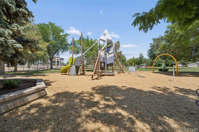 2887 S Fox Street, Englewood, CO 80110