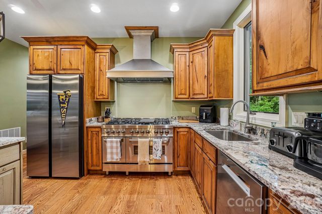 1067 English Ridge Drive, Mars Hill, NC 28754