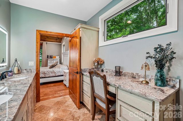 1067 English Ridge Drive, Mars Hill, NC 28754