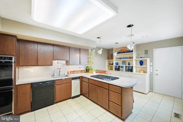 10729 GLOXINIA DR, Rockville, MD 20852