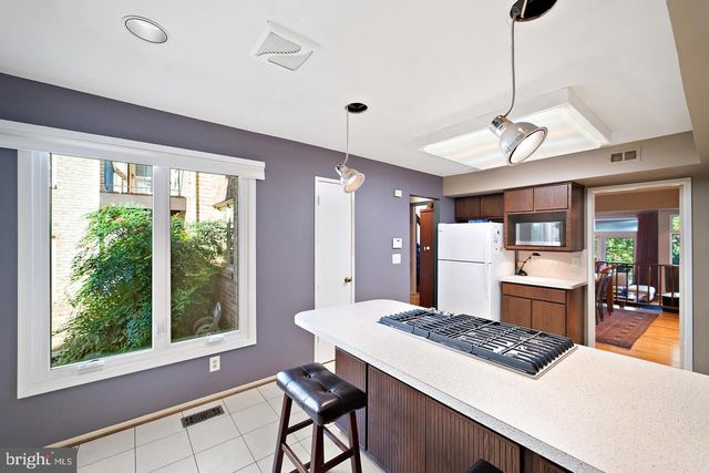 10729 GLOXINIA DR, Rockville, MD 20852