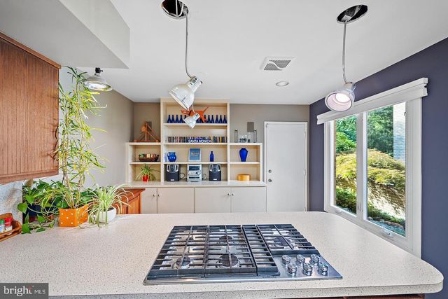 10729 GLOXINIA DR, Rockville, MD 20852