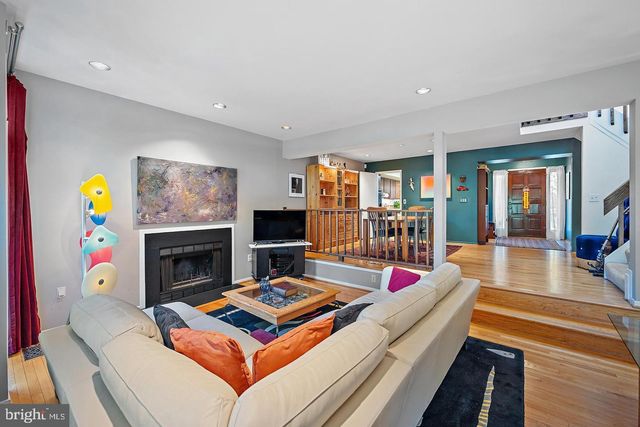 10729 GLOXINIA DR, Rockville, MD 20852