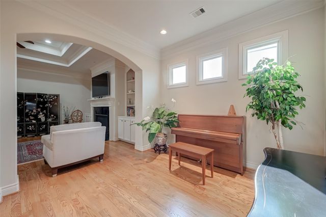 4623 Laurel Street, Bellaire, TX 77401