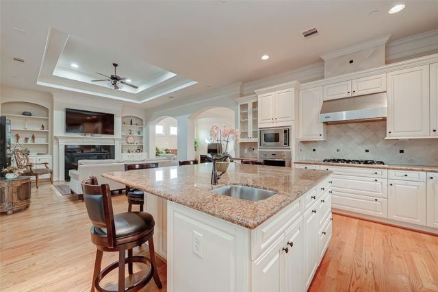 4623 Laurel Street, Bellaire, TX 77401