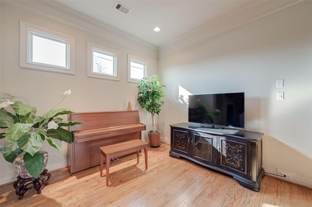 4623 Laurel Street, Bellaire, TX 77401