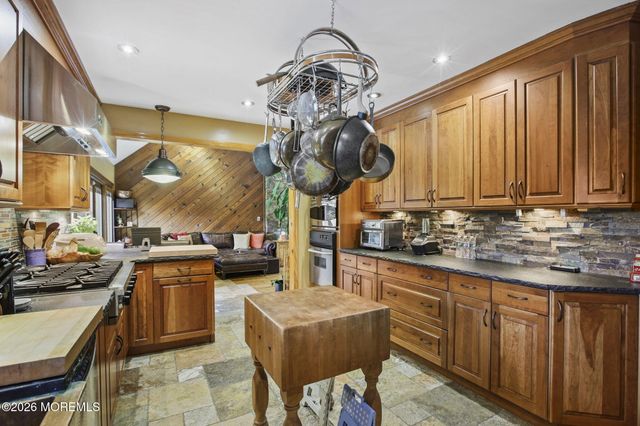 30 S Lakeview Drive, Jackson, NJ 08527