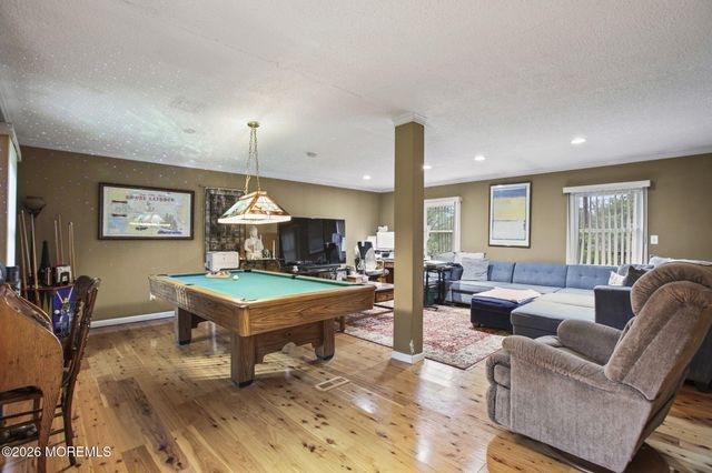 30 S Lakeview Drive, Jackson, NJ 08527
