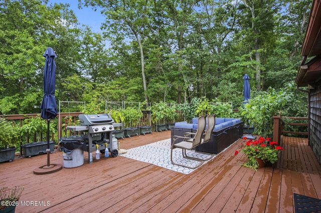 30 S Lakeview Drive, Jackson, NJ 08527