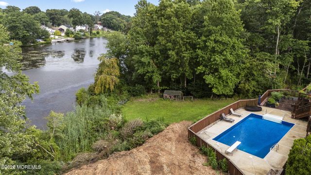 30 S Lakeview Drive, Jackson, NJ 08527