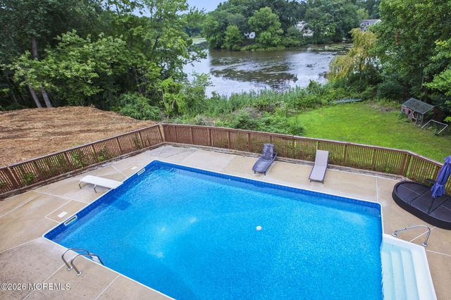 30 S Lakeview Drive, Jackson, NJ 08527