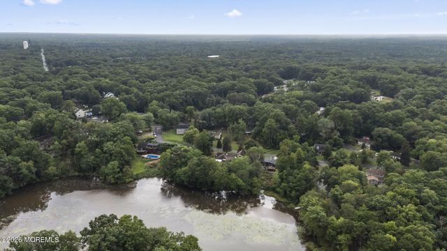 30 S Lakeview Drive, Jackson, NJ 08527