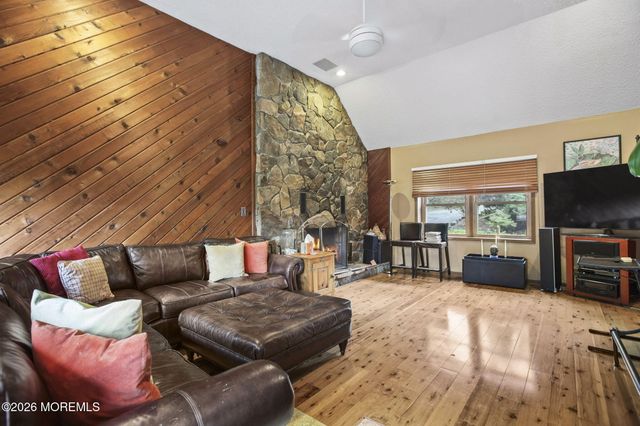 30 S Lakeview Drive, Jackson, NJ 08527
