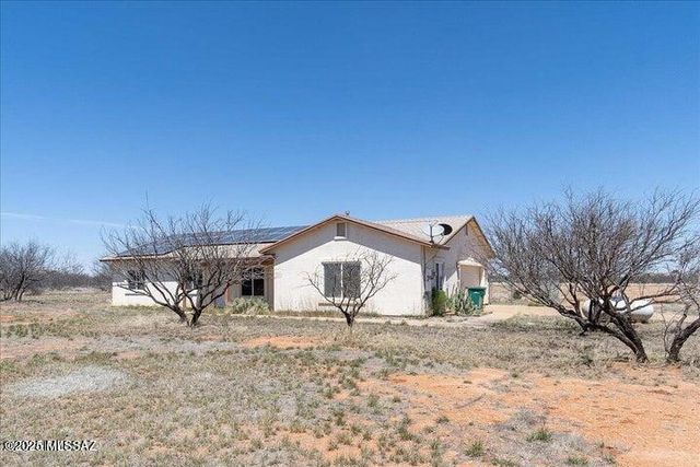 10193 E Windtalker Road, Hereford, AZ 85615