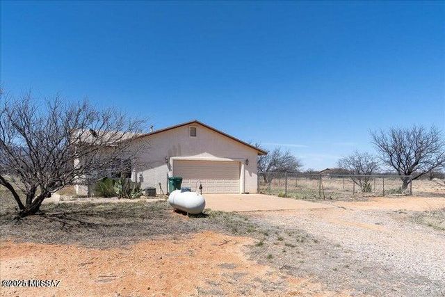 10193 E Windtalker Road, Hereford, AZ 85615