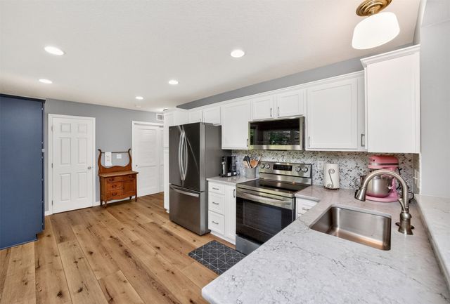 4011 NE Gardenia Lane, Ankeny, IA 50021