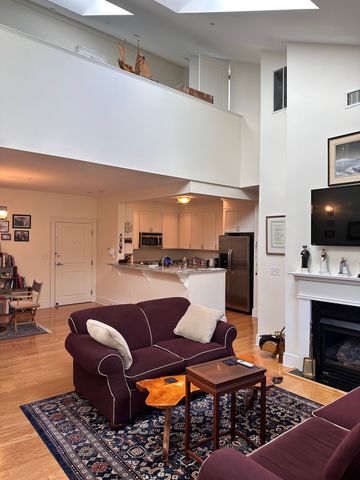 33 Intrepid Circle 405, Marblehead, MA 01945