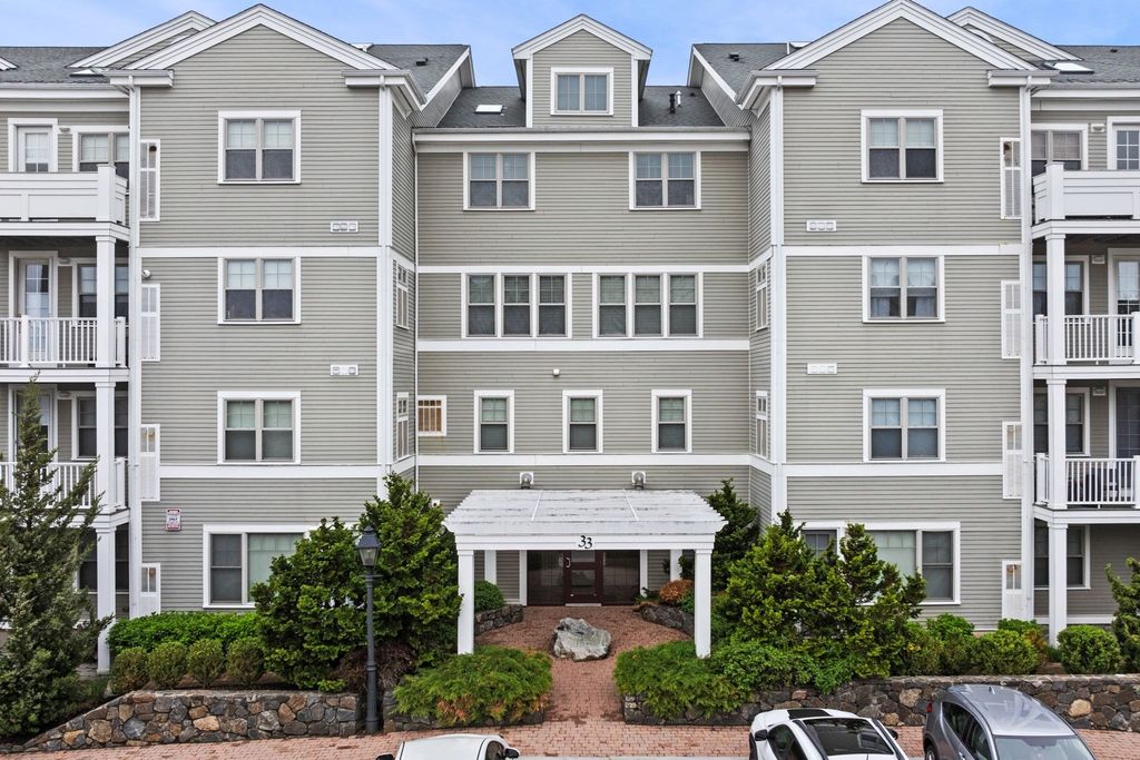 33 Intrepid Circle 405, Marblehead, MA 01945