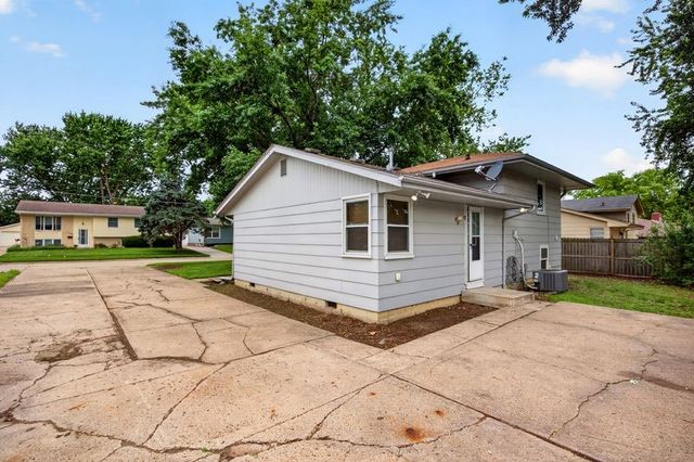 4309 68th Street, Urbandale, IA 50322