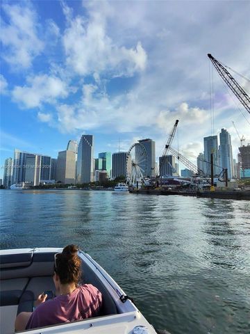 910 West Ave, Miami Beach, FL 33139