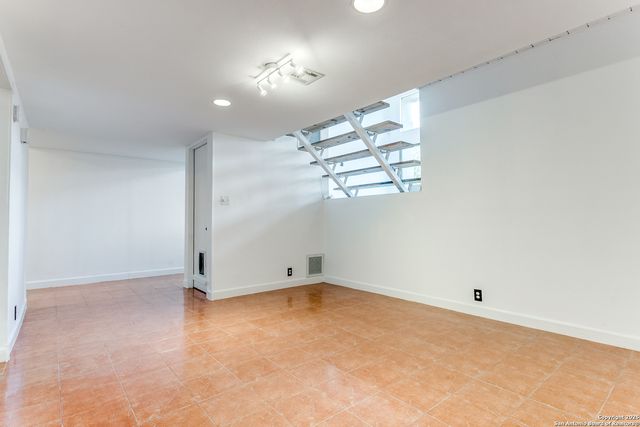 3102 Eisenhauer Rd Apt B20, San Antonio, TX 78209