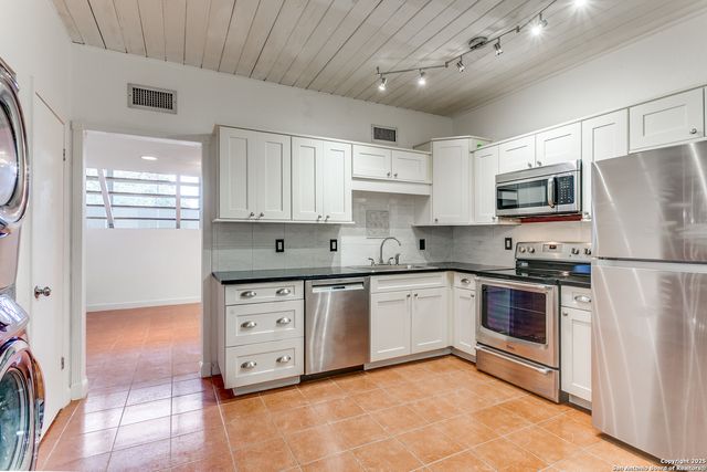 3102 Eisenhauer Rd Apt B20, San Antonio, TX 78209