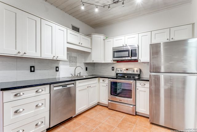 3102 Eisenhauer Rd Apt B20, San Antonio, TX 78209