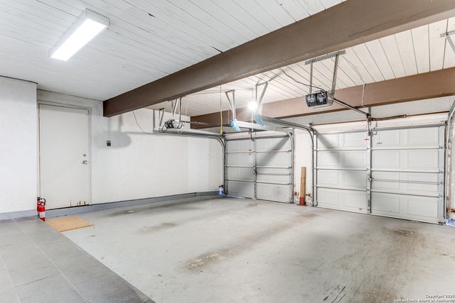 3102 Eisenhauer Rd Apt B20, San Antonio, TX 78209