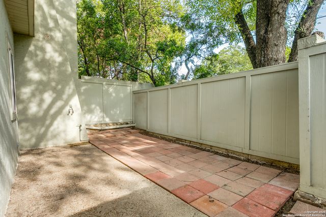 3102 Eisenhauer Rd Apt B20, San Antonio, TX 78209