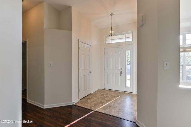 220 Rockcrest Way, Louisville, KY 40245