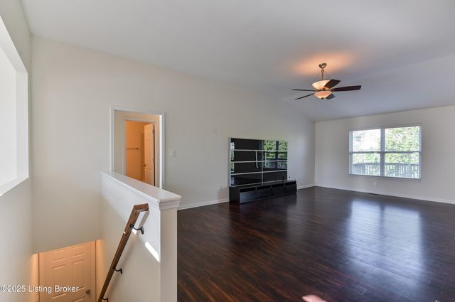 220 Rockcrest Way, Louisville, KY 40245