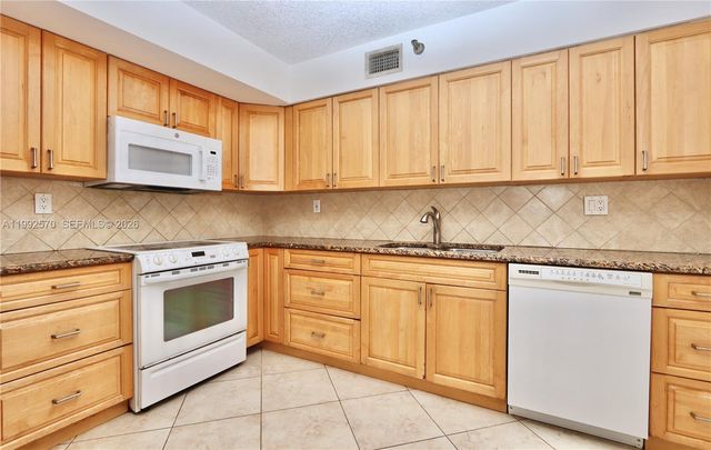 3500 Mystic Pointe Drive 1207, Aventura, FL 33180