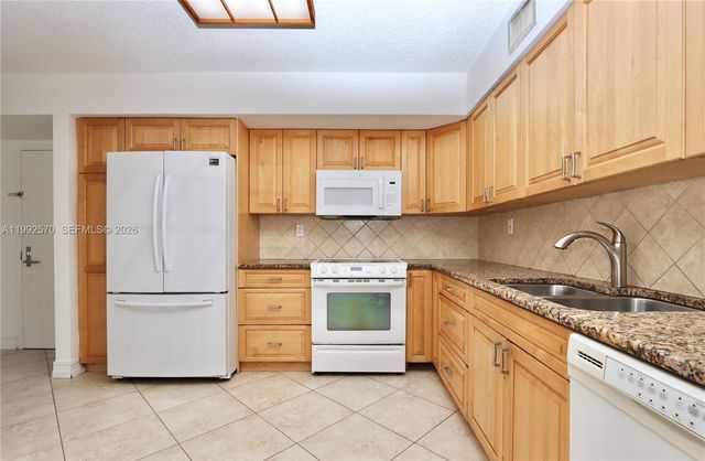 3500 Mystic Pointe Drive 1207, Aventura, FL 33180