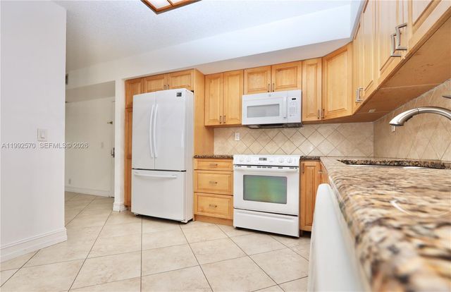 3500 Mystic Pointe Drive 1207, Aventura, FL 33180