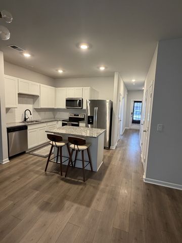 705 Dallas Dr, Columbia, TN 38401