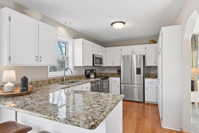 5220 Yorktown Lane N, Plymouth, MN 55442