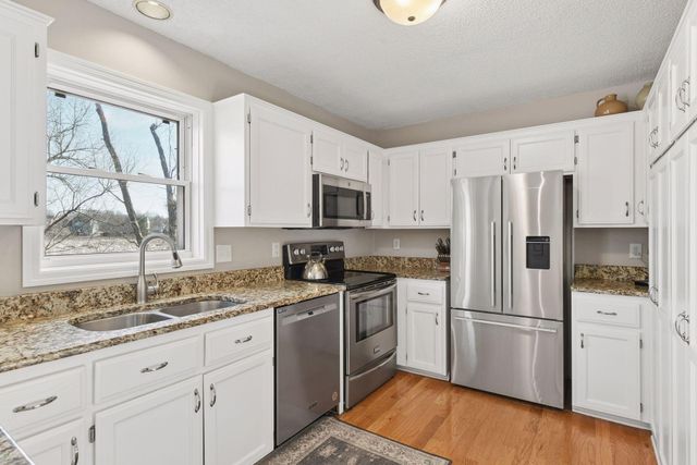 5220 Yorktown Lane N, Plymouth, MN 55442