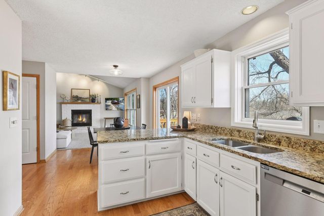 5220 Yorktown Lane N, Plymouth, MN 55442