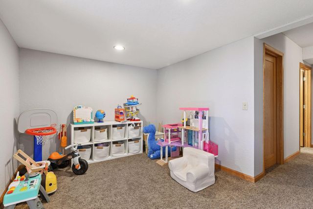 5220 Yorktown Lane N, Plymouth, MN 55442