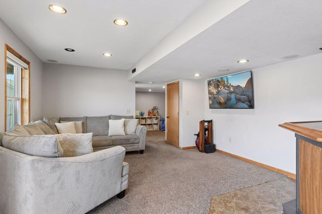 5220 Yorktown Lane N, Plymouth, MN 55442