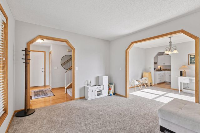 5220 Yorktown Lane N, Plymouth, MN 55442