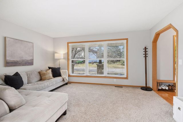 5220 Yorktown Lane N, Plymouth, MN 55442