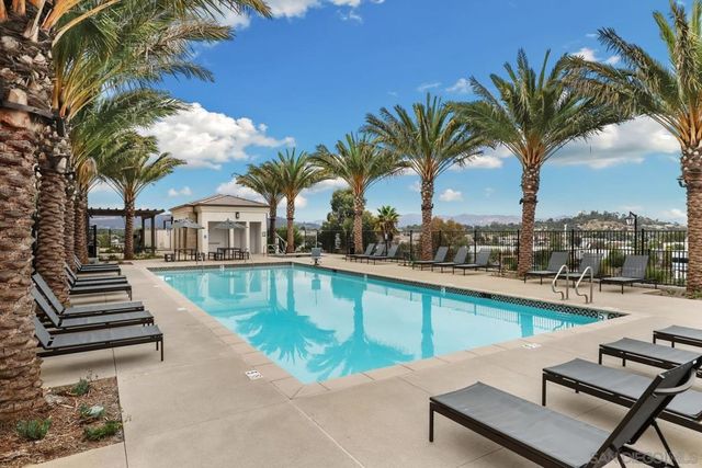 1227 Sunrise Vw 105, San Marcos, CA 92078